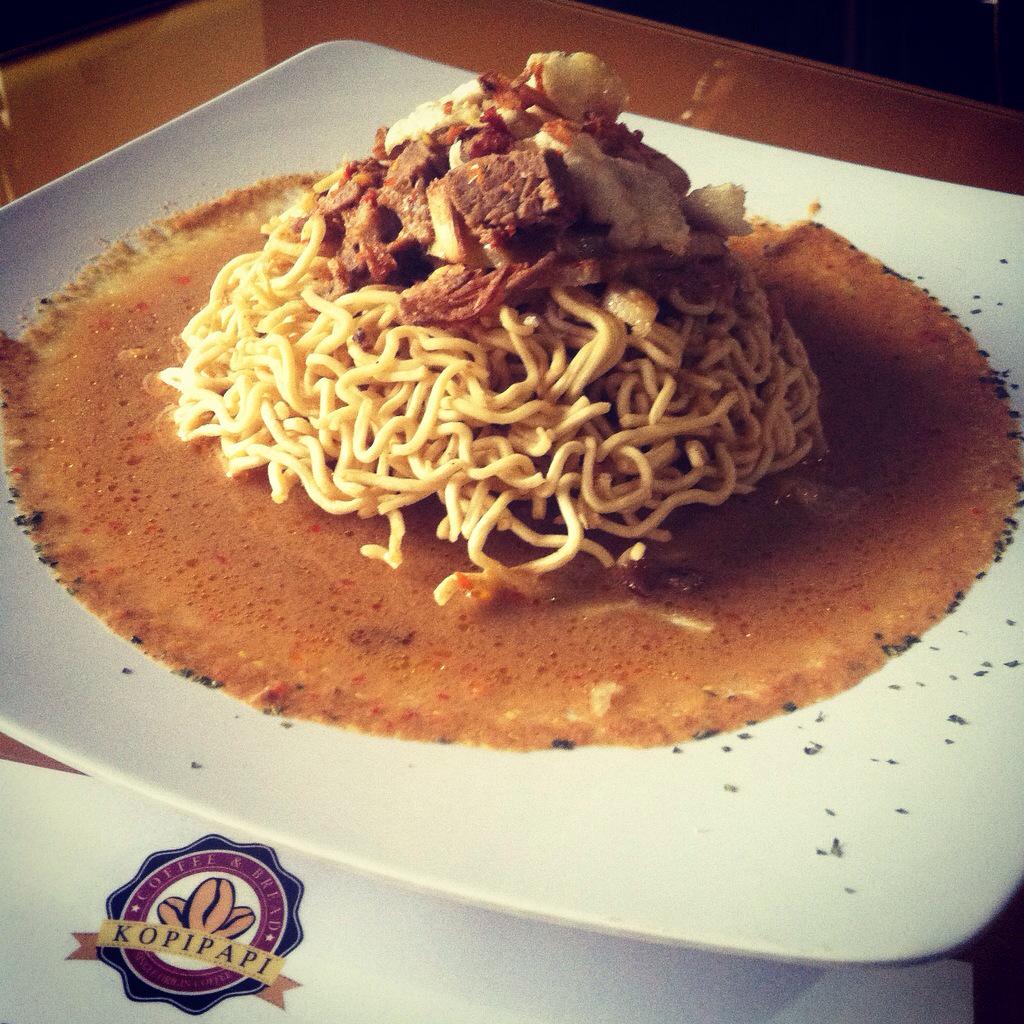 danuumbara29's tweet photo. Mir kocok bakar beef with mushroom only15k by, #kopipapi jl bangka raya no35 kemang.. #indonesianfood #food http://t.co/zfMvdDYt3t