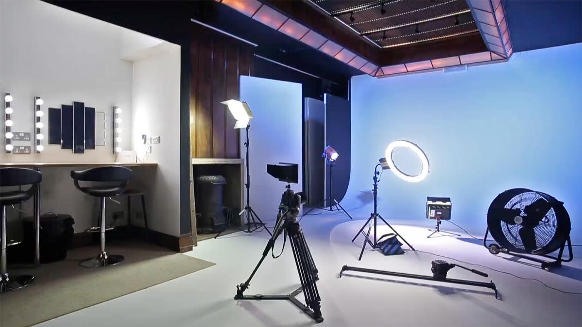 photo_studiohre's tweet photo. #studiooftheday A_Space 1000sq. ft. with 5m Cove & Stylish Interior all situated in Angel http://t.co/nMgxUU9iY6 http://t.co/aES9aw5m4v