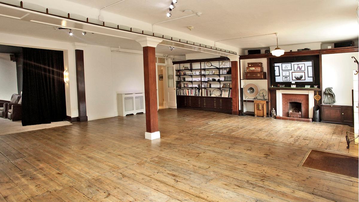 photo_studiohre's tweet photo. #studiooftheday A_Space 1000sq. ft. with 5m Cove & Stylish Interior all situated in Angel http://t.co/nMgxUU9iY6 http://t.co/aES9aw5m4v