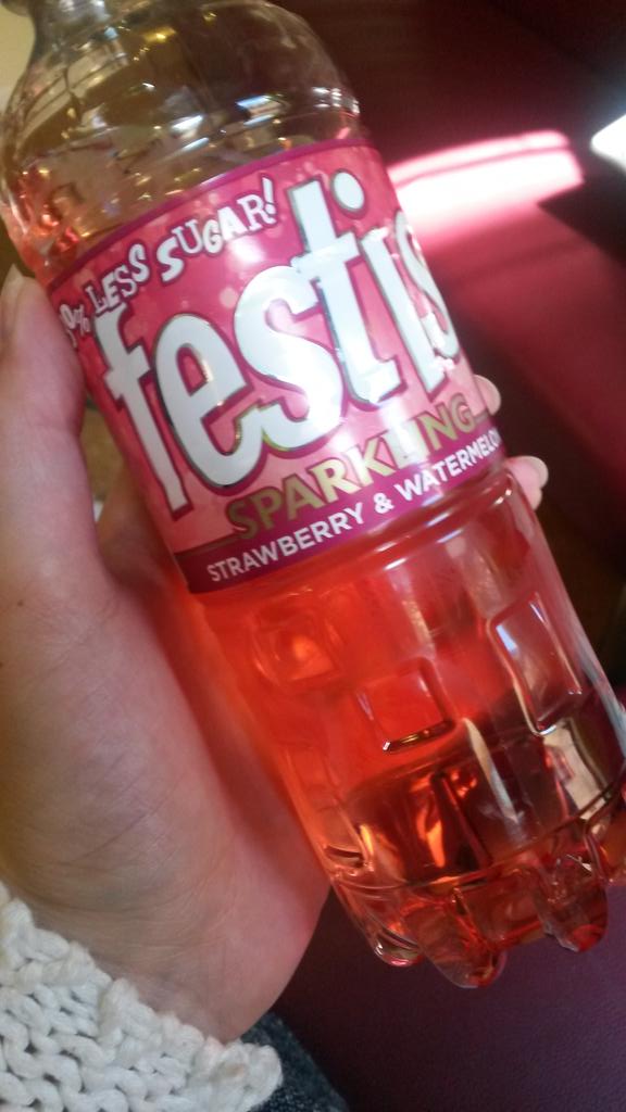 _elenas03's tweet photo. Nej @SofieArveroth, det var inge glitter i nya festisen 😂 http://t.co/b2obnL6JdO