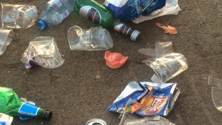 omroepbrabant's tweet image. Welke @PSV-fan is gisteren z&apos;n kunstgebit kwijtgeraakt op de Vestdijk? brabantn.ws/FHS (foto: @albertkivits)