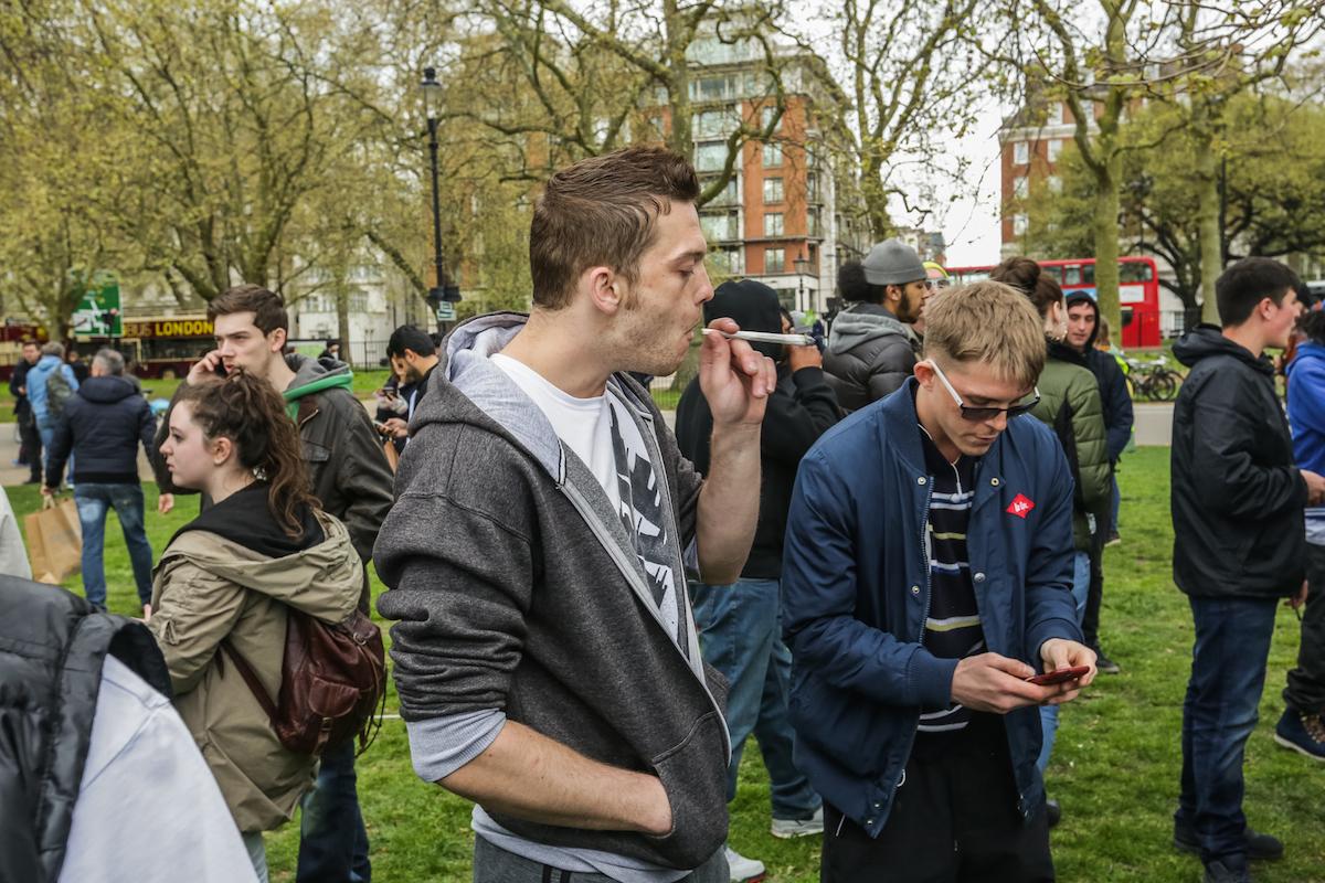 VICEUK's tweet photo. This is how your vote could affect the legalisation of weed in the UK: http://t.co/iYLzmenVmz http://t.co/Qvi4oB7DAf