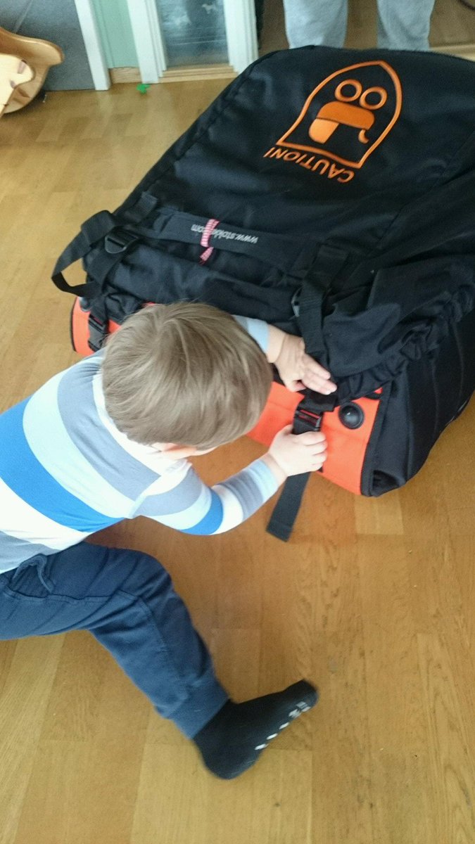 TildeHJB's tweet photo. Du vet ungen (2 år) har reist mye når han pakker prampacken selv. http://t.co/UxYQwxI3tB