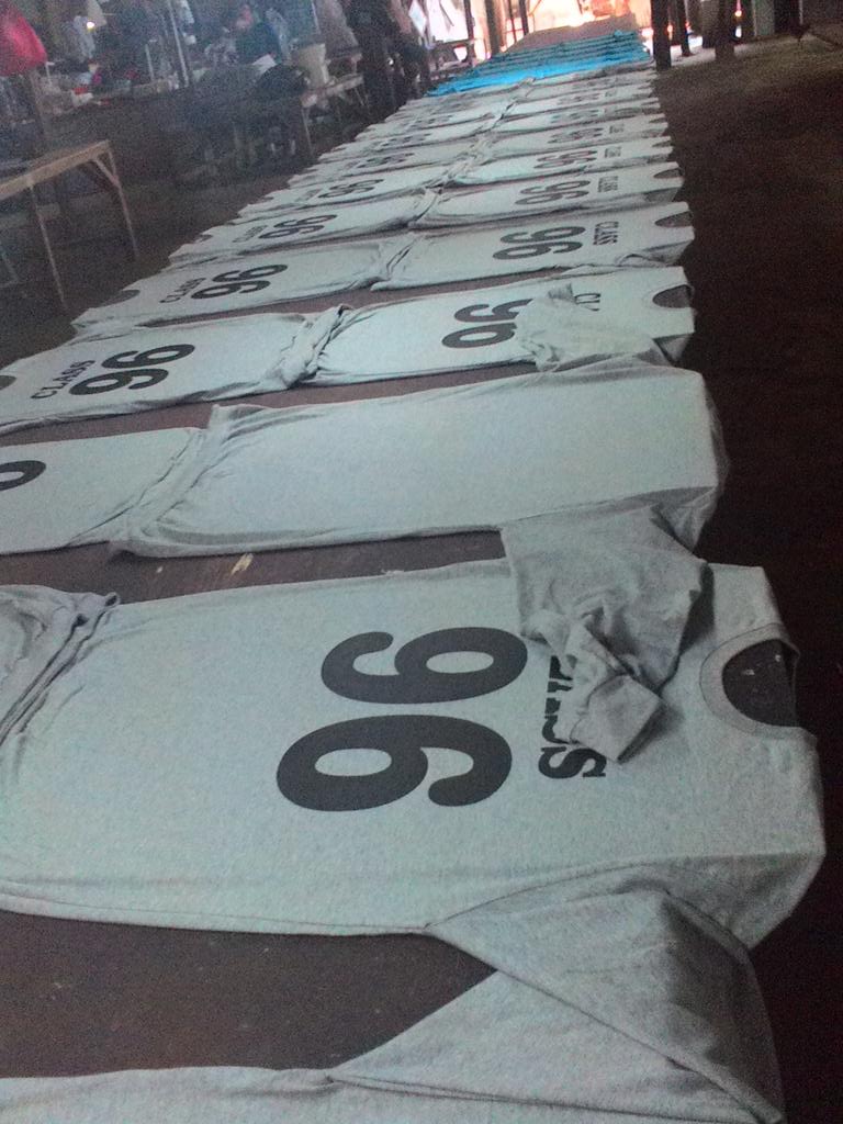 sablonsukasuka's tweet photo. Sablon manual- kaos angkatan 38pcs http://t.co/f6JDRTTwg8