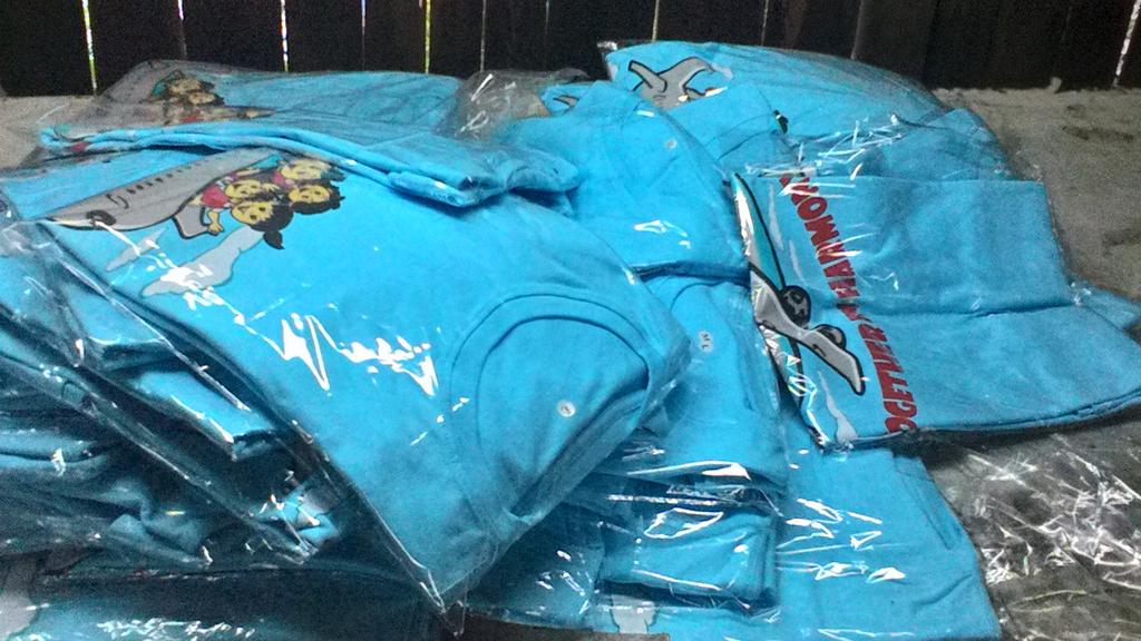 sablonsukasuka's tweet photo. Sablon manual- Kaos Gathering 500pcs http://t.co/sIPtHYimo5
