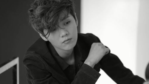 \" Once again, happy birthday to Lu Han! NP Moya by AOA still on 
