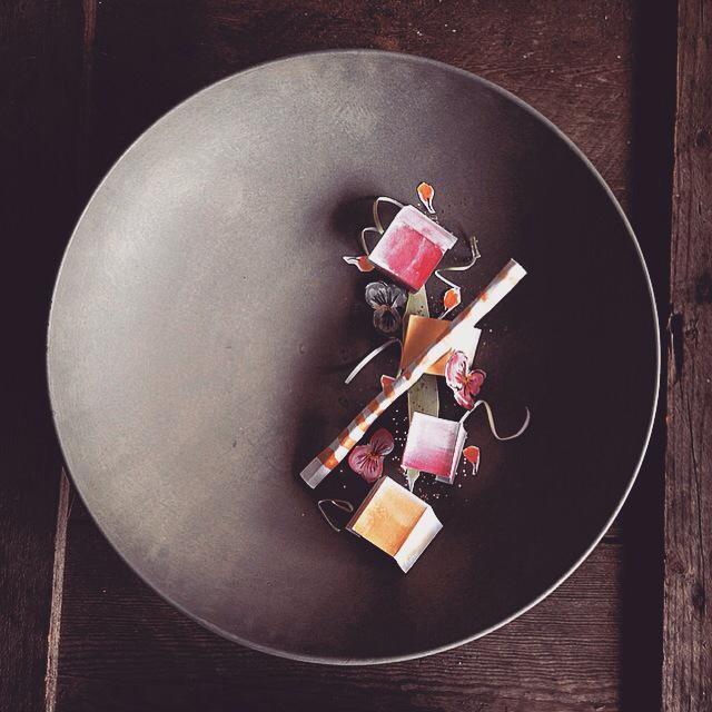 Hattzoogle's tweet photo. Rhubarb and Custard pannacotta with a ginger nut crumb, Origami!

#foodstyling #foodphotography #lol #origami http://t.co/iAW9xOPb87