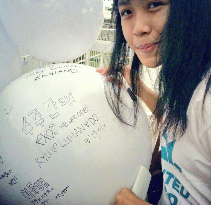 gkyudayah's tweet photo. Chances of meeting u again is v slim bt I hope our paths cross again in th future :') #HappyLuhanDay #smtownsg #tlpsg http://t.co/35PJQoFVnI