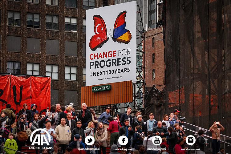 ABD'de Ermenilerin 1915'in 100. yıldönümü için yaptığı kampanyalara karşı Türkler Times Meydanı'nda ilan verdi