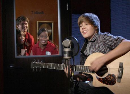 BreshaNila's tweet image. Remember when Justin was on True Jackson VP Season 2 Episode 1 and  he sung One Time #goingwayback
