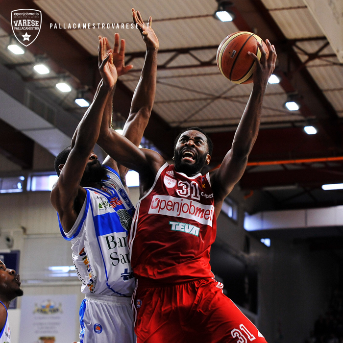 PallVarese's tweet photo. La seconda parte della photogallery della vittoria in #SassariVarese! http://t.co/uKz0SorIkh