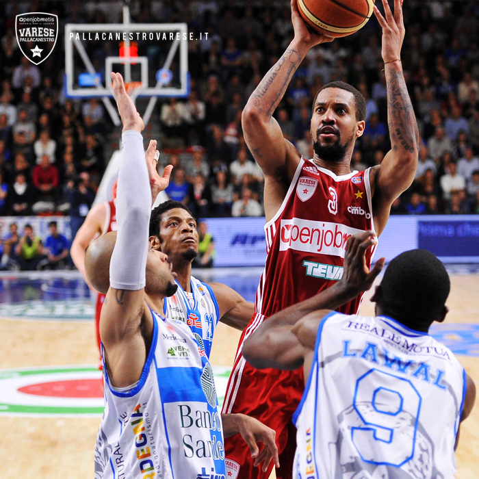 PallVarese's tweet photo. La seconda parte della photogallery della vittoria in #SassariVarese! http://t.co/uKz0SorIkh