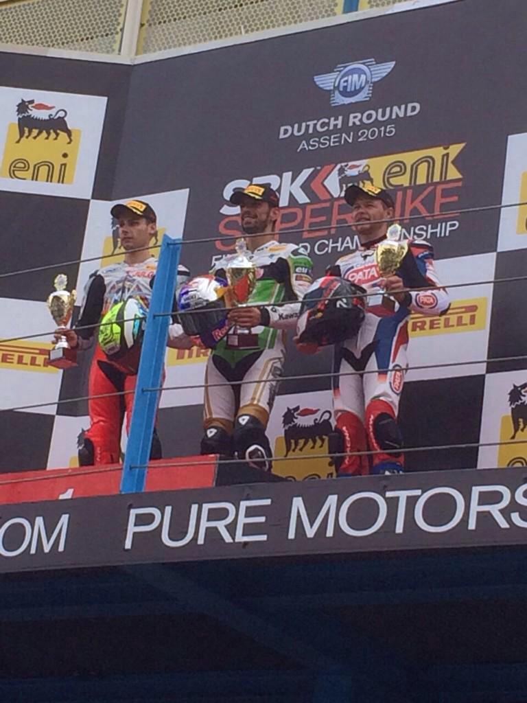 Hollanda'nın Assen pistinde koşulan Dünya Şampiyonası’nda <a href="/kenan_sofuoglu/">Kenan Sofuoğlu</a> ndan tarihi zafer
tmf.org.tr/haber_detay.as…