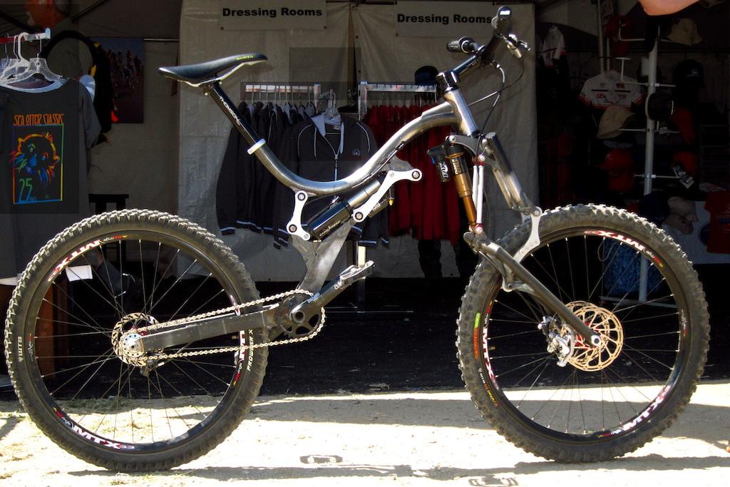 pinkbike's tweet image. We're not even sure where to start with this beast pinkbike.com/news/did-you-s… @SeaOtterClassic