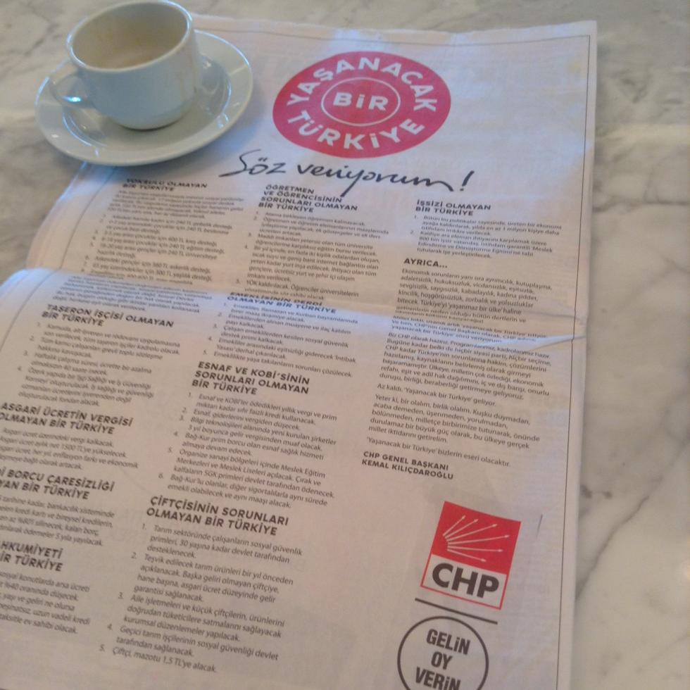 Emekli maaş artışı için kaynak soran sn Mehmet Şimşek, kaç-AK Saray'ın elektrik giderini 3 yıl yarıya düşürün tamam😄