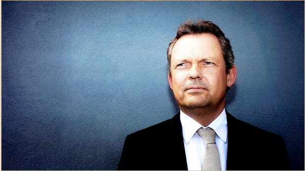 ThomasBerntH's tweet photo. #VAGTHUND: Nødgaard til @finansrådet. Årets jobskifte: Fra vagthund til lænkehund 
#dkfinans
http://t.co/D7ToMTGrMi http://t.co/4qzsfbtpx4