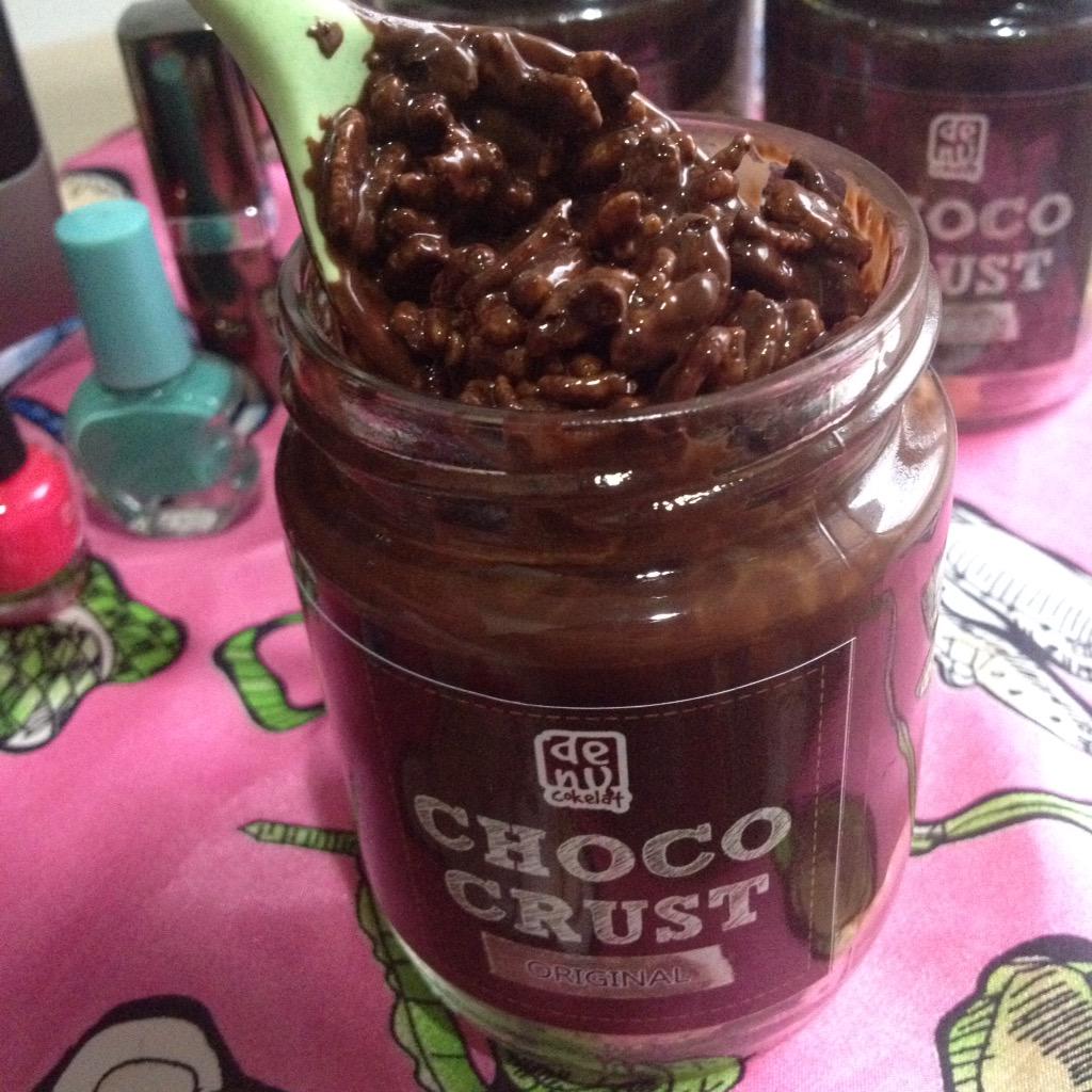 Ellandak's tweet photo. Cokelatnya @choco_crust itu lho, gaes. Blend sama kriuk-kriuknya. Suka!!! 😋 http://t.co/bLiBy4WgCF