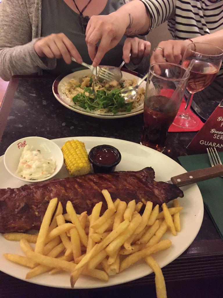 beccamiller093's tweet photo. Had a lovely evening the other night with some fab friends and I ate all of those ribs!!! ๐๐ด๐ท#smallfigure #bigbelly http://t.co/O41EiU0TxQ