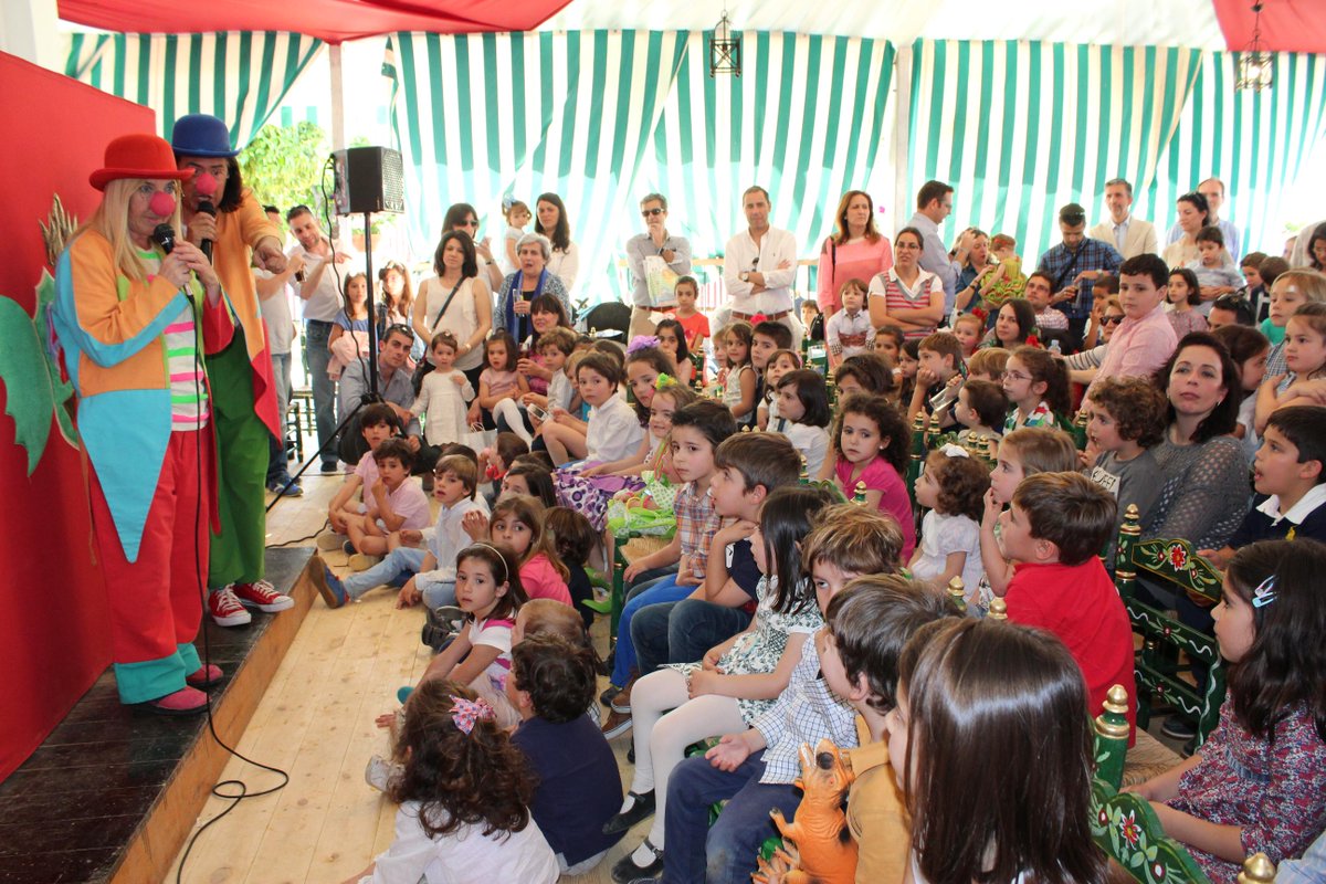 COATSevilla's tweet photo. Así fue la fiesta infantil en la caseta de @aatiedificacion el pasado sábado. Os esperamos. Feliz Feria! http://t.co/M77QMl2Jr4