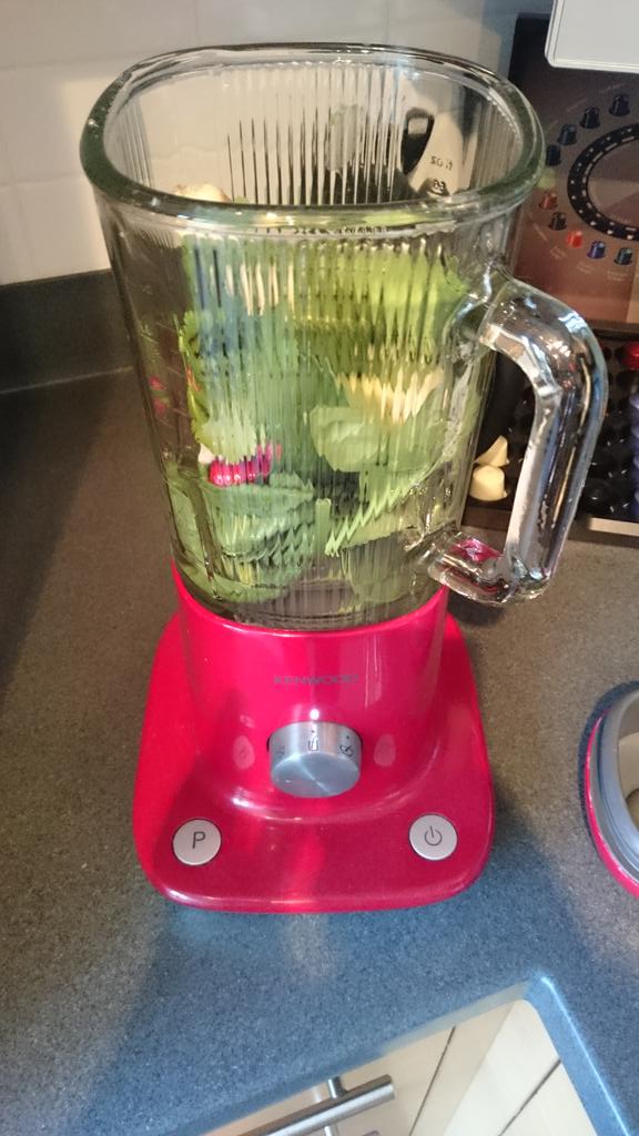 alyfowles's tweet photo. Brain food supersmoothie!! #imgoingtopassthisexamifitkillsme #powerthosebraincells http://t.co/fOsjAfcGmC