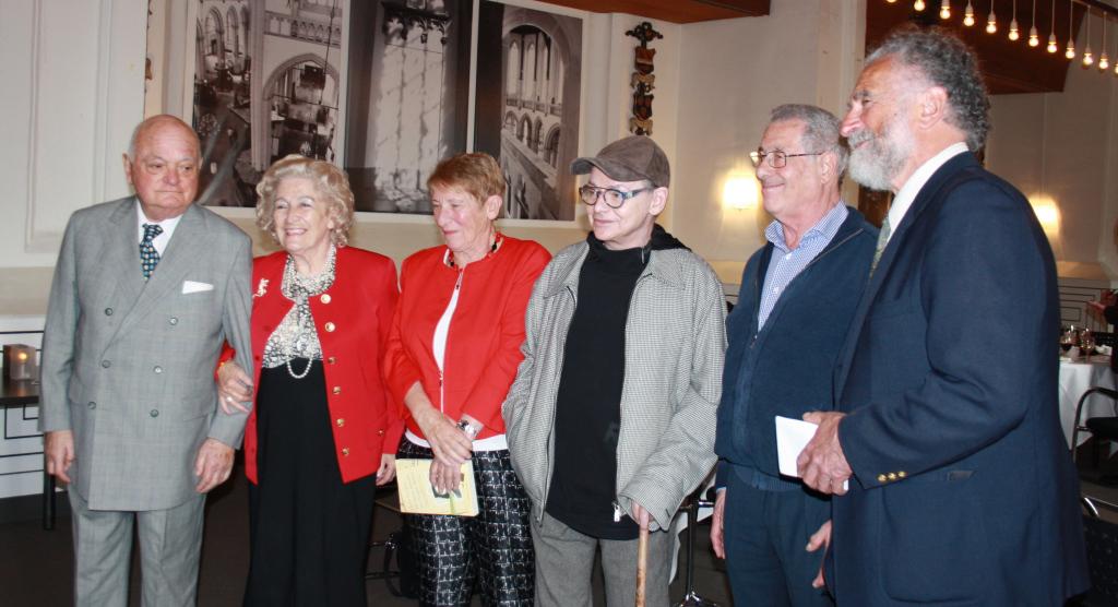 84-jarige Hetty Verolme werd gister herenigd met de door haar geredde kinderen uit concentratiekamp Bergen-Belsen.