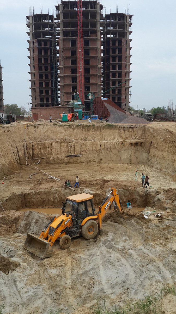 vihaan_group's tweet photo. "VIHAAN GREENS-Construction in full Swing" http://t.co/llwkN0NUf0