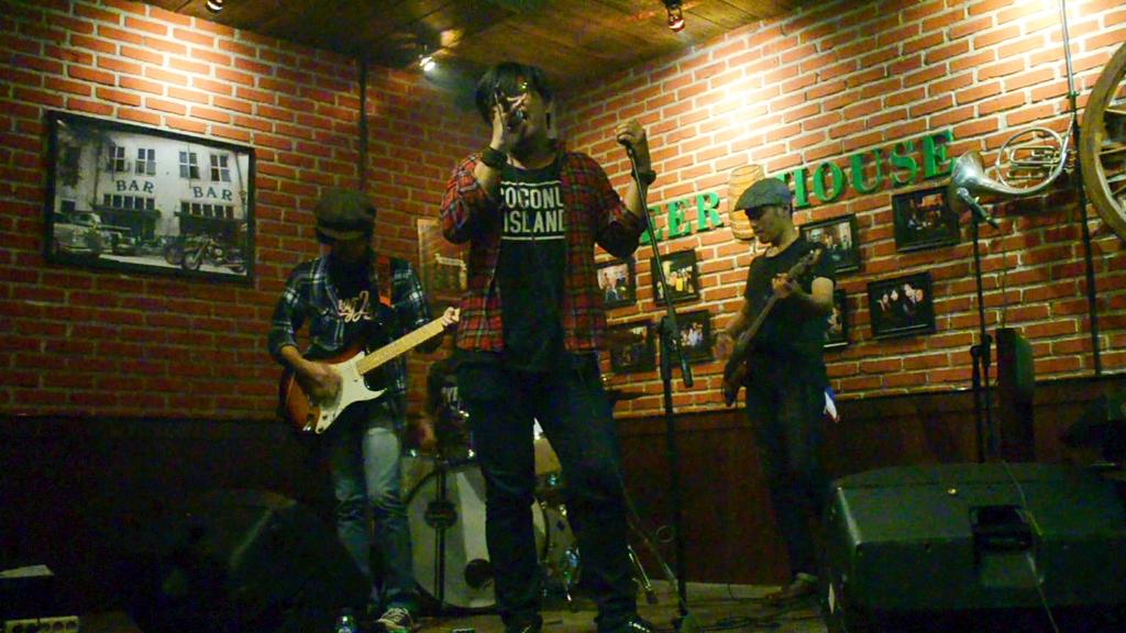 Terima kasih banyak , semalam kalian semua rock !!! <a href="/beerhousejkt/">Beerhouse jatinegara</a> <a href="/JXtainment/">Jatinegara Xtainment</a> <a href="/formiradio/">forum musik indie Indonesia</a>