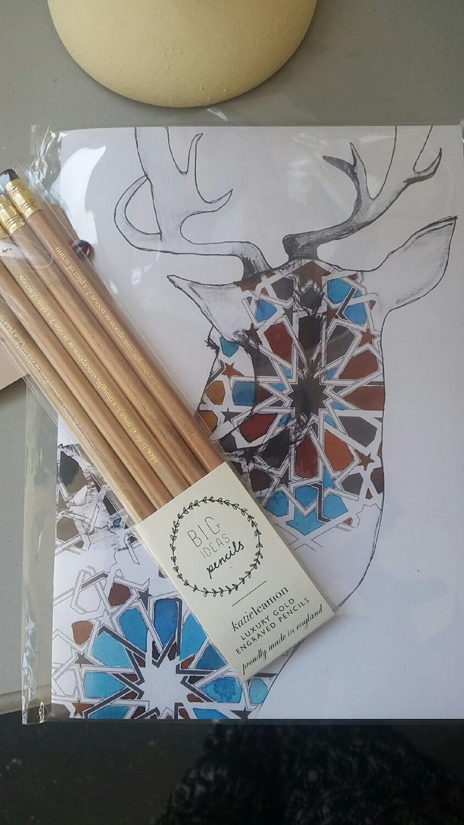 EnglishPretty's tweet image. MONDAY! A day for BIG IDEAS! Get um down in an snazzy note pad and the perfect pencils from Katie lemon.