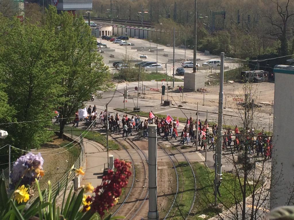 MarioDiBenedet6's tweet photo. Demo? Wegen Tarifverhandlungen? S21? Wer weiß.... Stuttgart Nord. @stuttgarttweets #demostuttgart. http://t.co/wvar64iwuk