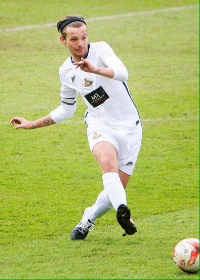 Let's watch Louis dance while he plays! 😃👏🏼👍🏻