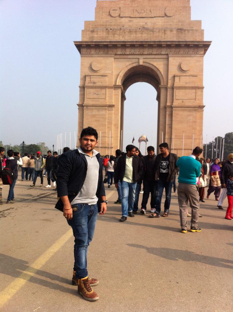RajputViral's tweet photo. India gate, #humayutomb #laxmitemple Delhi meri jan http://t.co/RSdbTdKqIX