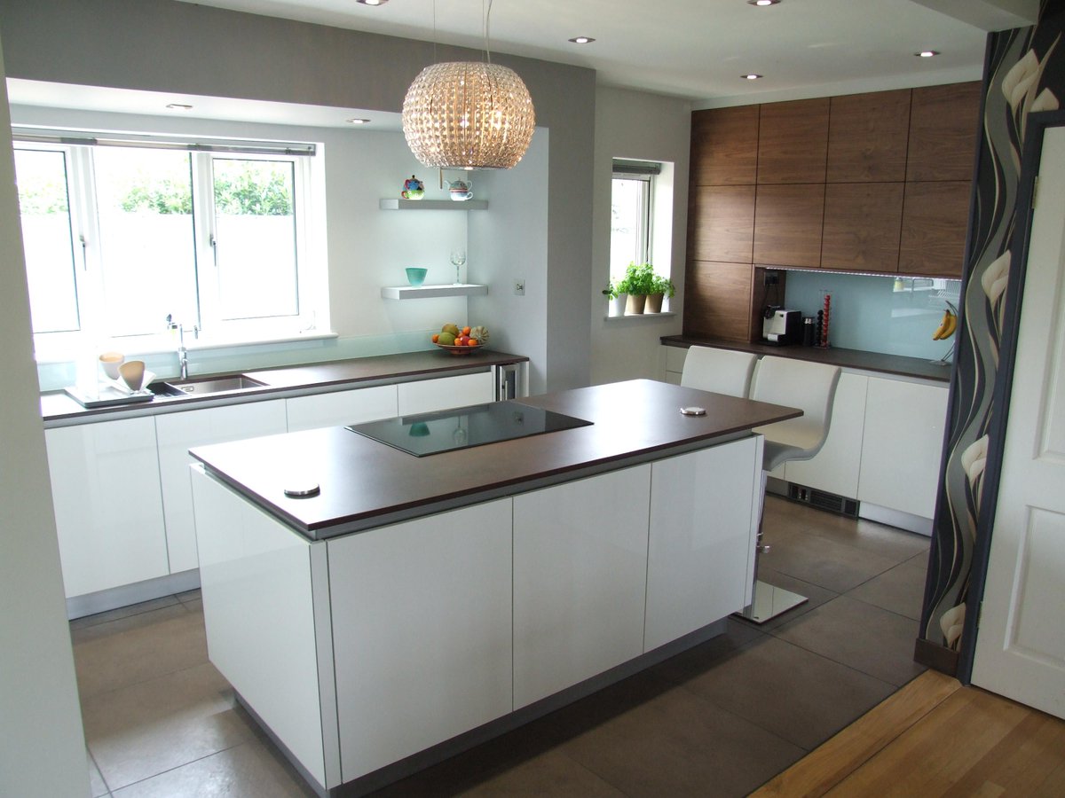 KitchensTaunton's tweet photo. @Dekton @quookeruk @aeg_uk @Sensio_Ltd @blumuk @blackblum @FrankeUK @LandauParapan #StunningKitchen #KitchenDesign http://t.co/6idkEfOrfi