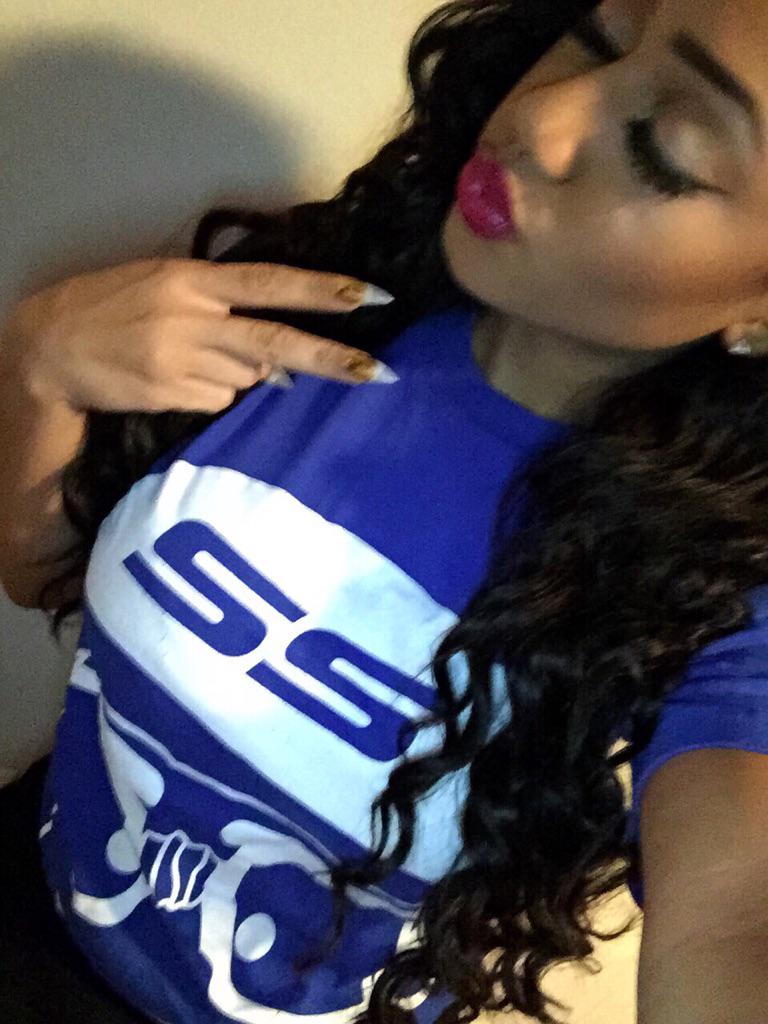 LO_LONDON's tweet photo. I'm supposed to be packing but I'm taking selfies @Fly_Times @SecretScientist http://t.co/Tms3cJ0QEi