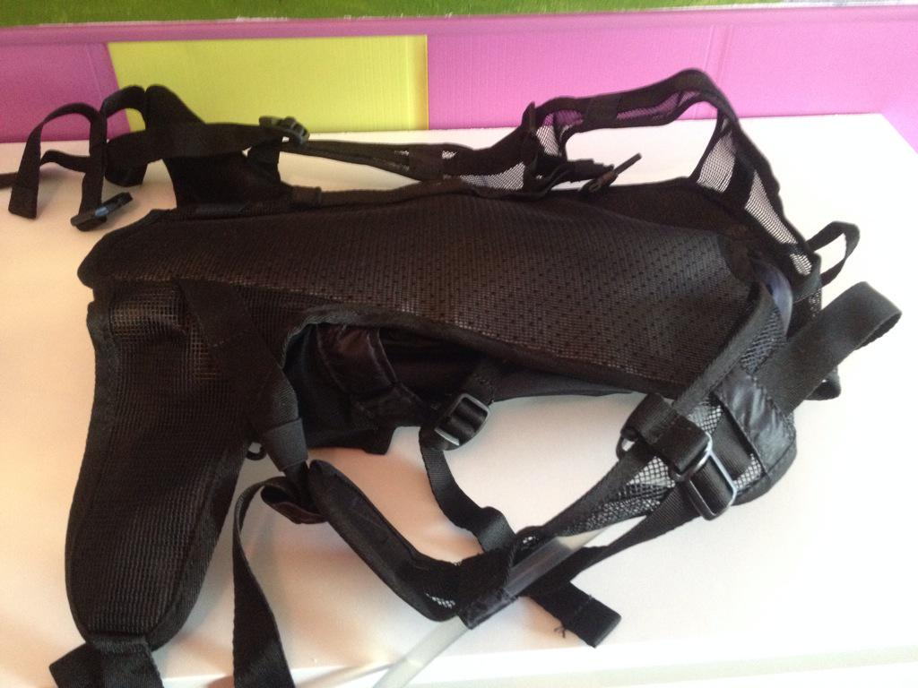 contadordekm's tweet photo. Ya tiene una tirada larga de 18km. HABEMUS mochila @adidas_ES para la #GO4RUN.Tras mi video me la prestaron @DEPORR http://t.co/ibEXaloMo2