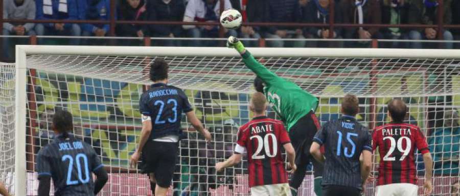 diarioas's tweet photo. ¡Menudo recital de paradas de Diego López al @Inter! Vía @AS_TV ▶ http://t.co/iJrML3Wb17 http://t.co/mQErss1Nhx