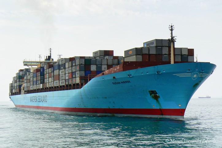 Traffic in the #SuezCanal delayed as two ships run aground

vesselfinder.com/news/3236-Traf…