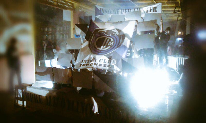 ICI_Surabaya's tweet photo. Sempre altuo fianco saro.....#NoCoreoNoParty #DerbyDellaMadonnina http://t.co/FBq7z2FH4I