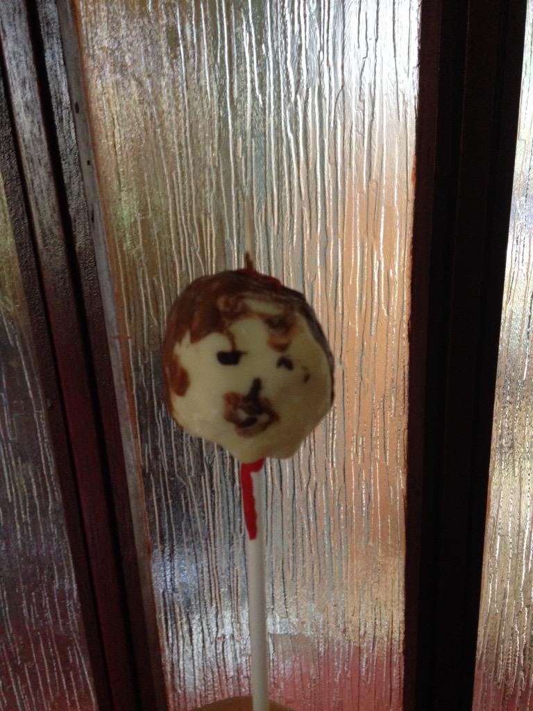 //my cousins made ned stark cake pops omg
