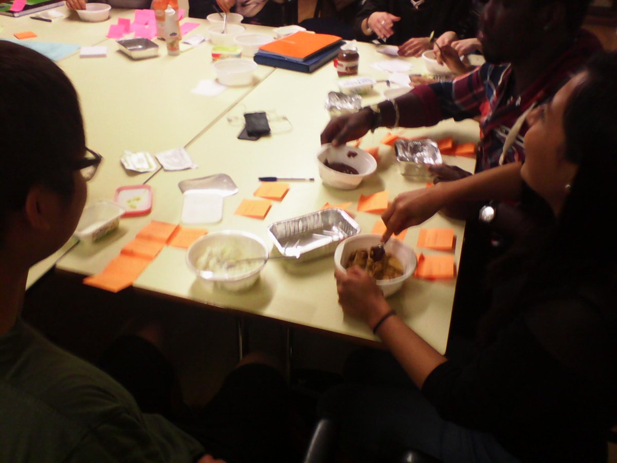 integraenetwork's tweet photo. Los alumnos del Curso de Marketing digital de @laruecaas se han iniciado en #scrum para aplicarla en proyecto reales http://t.co/1617oLCj8n