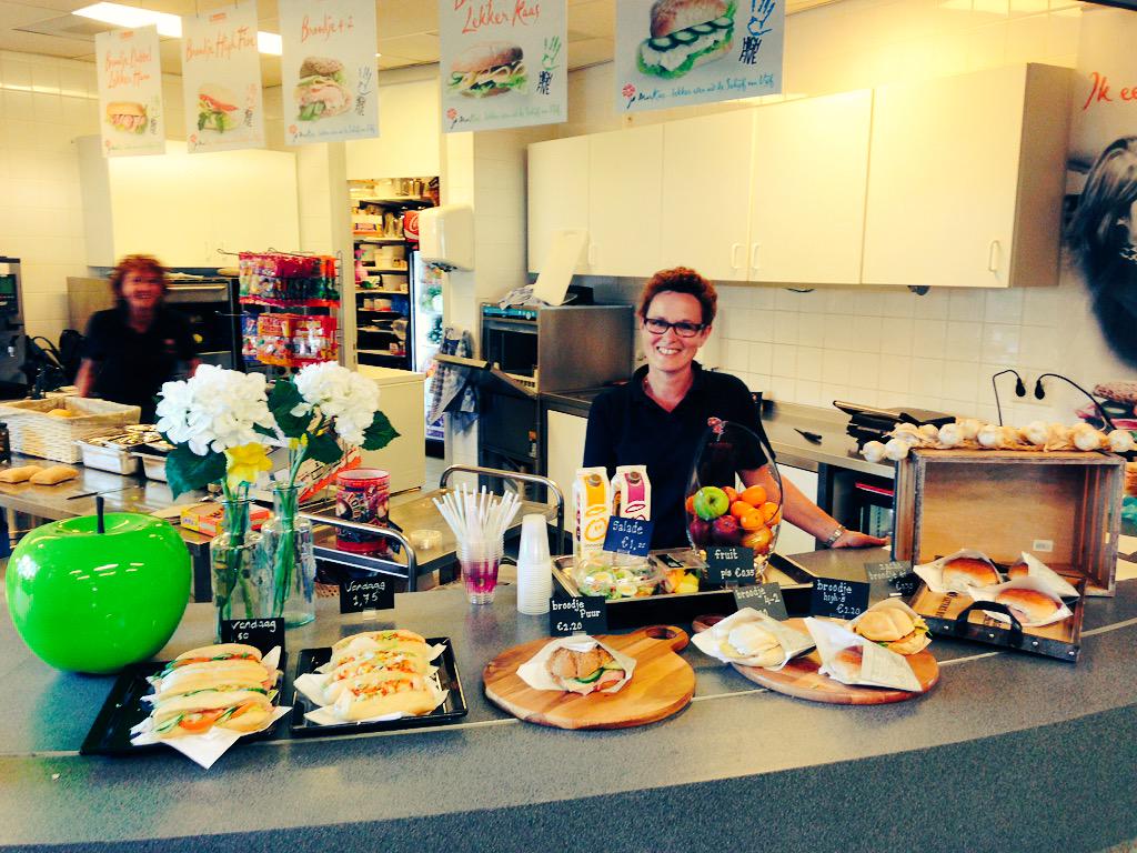 Het <a href="/Candea_College/">Candea College</a> is een gezonde school, dankzij <a href="/dienaantje/">Diana Vermeer</a> van <a href="/MarkiesCatering/">Markies Catering</a> nu nog gezonder in aanbod!