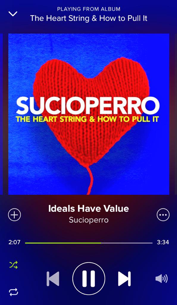 TruthReflected's tweet photo. @sucioperro helping me through studying http://t.co/0EETBO1ket