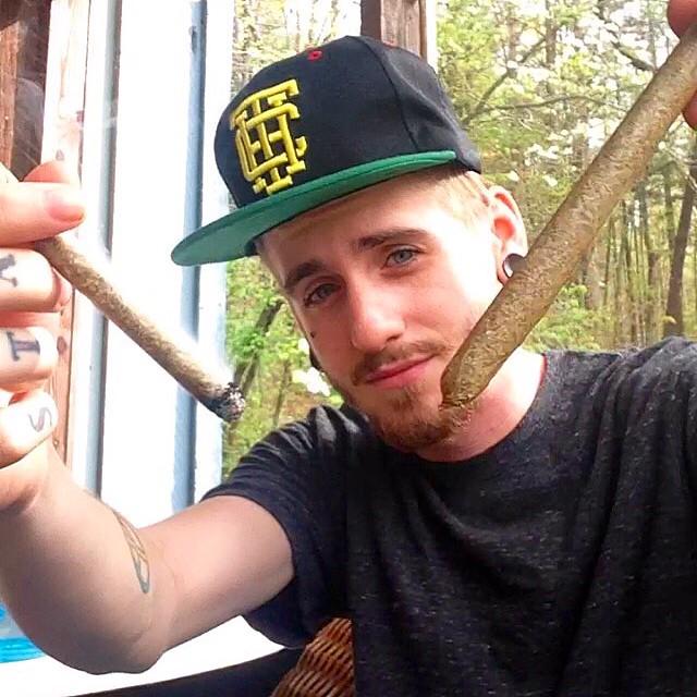 WEEDOFIG's tweet photo. Good morning #StonerFam and Happy 4⃣2⃣0⃣💥🔥😤
(Repping @twohighclouds hat)
Temporary face shot, cheers👊
#ErrlGang #Tw… http://t.co/9hLoGTgPZq