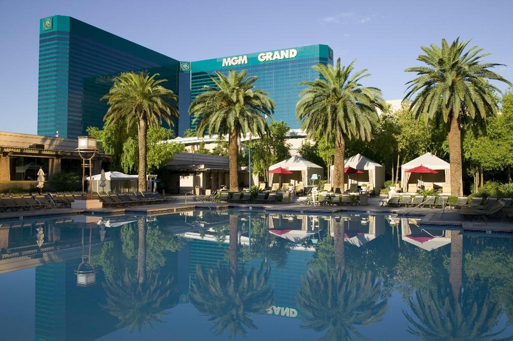 MGMGrand's tweet photo. Your week would be a whole lot better if you were in #Vegas. #MondayMotivation http://t.co/QnWRGw01u4
