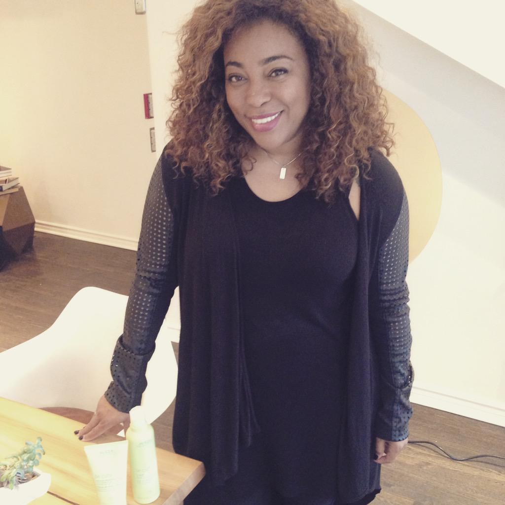 AvedaCanada's tweet photo. Celebrating the curly girls today with Global Artistic Director for Textured Hair, @tippishorter! #callingallcurls http://t.co/aDflQ1BhAv