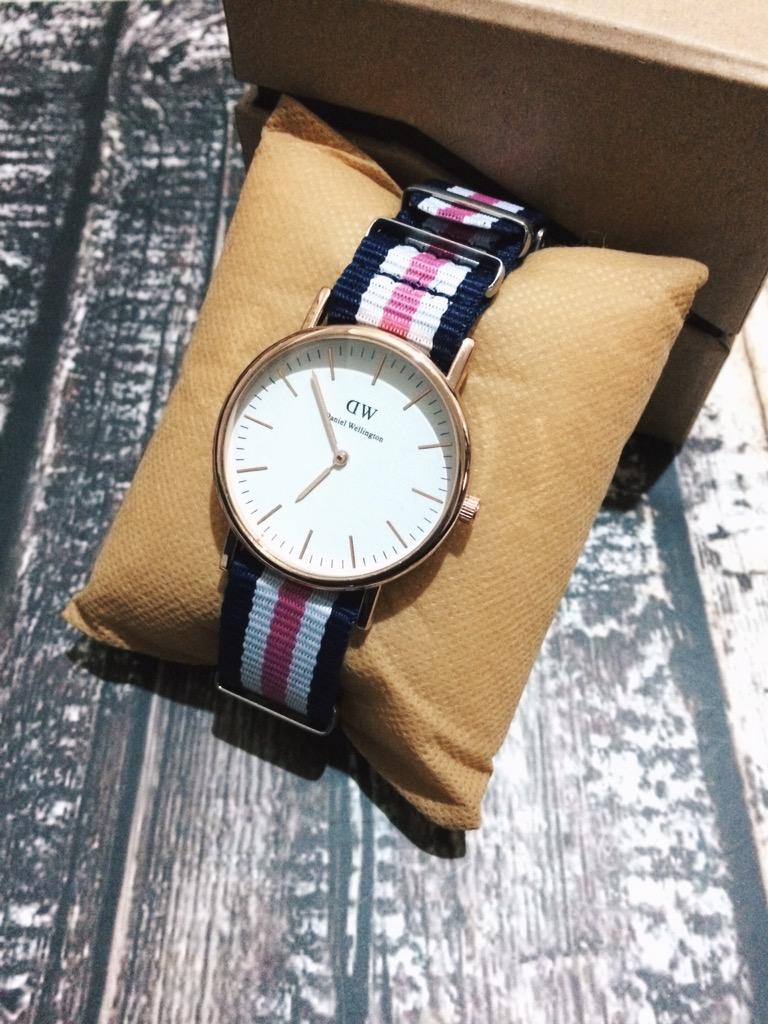 nine10shop's tweet photo. Daniel wellington IDR 82.000/pcs ( inc. Box+ baterai cadangan) #910update http://t.co/byLTQORI6E