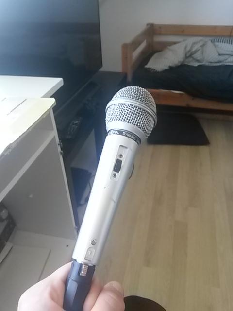 VandaagGamen's tweet photo. Kan iemand mij vertellenals dit een goede mic is?  @YasukiMe @MReegen @markvanhartenn http://t.co/J6Am2ZAr5G