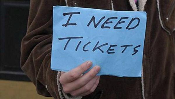 brezstagdo2015's tweet photo. @LeppardMartin stood outside dortmunds ground as we speak trying to sort tickets http://t.co/5Ehxd87tTw