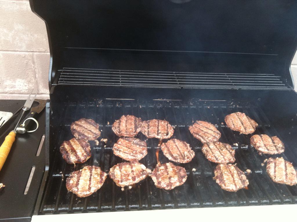 MEDavis428's tweet photo. Grillin' for the team! http://t.co/yxe01gXsBU