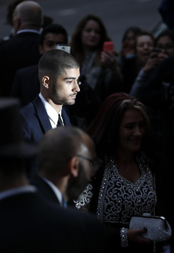 TeamDirectionBR's tweet photo. Novas fotos de Zayn no evento Asian Awards, no último dia 17 de abril em Londres, Reino Unido. http://t.co/lTRWySn1cI