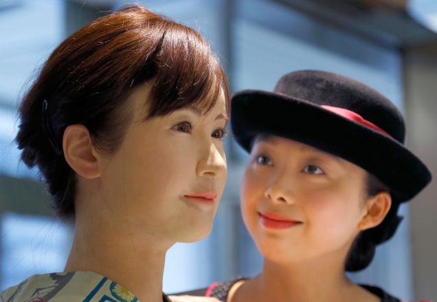 Gizmodo's tweet photo. Meet the humanoid robot greeting retail customers in Japan today http://t.co/yz68CvwM7H http://t.co/jLEL6BjqTm